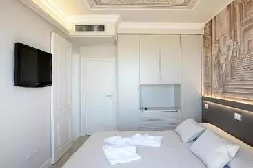 Opera Arte Suite Apartments