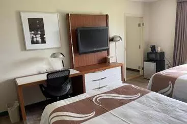 ユースホステル Quality Inn & Suites New Hartford   Utica