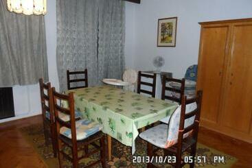 بنسيون Hársfaapartman és Vendégház