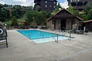 کلبه Bear Cove Falls #4133