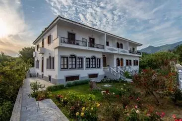 هتل Iro S Residence