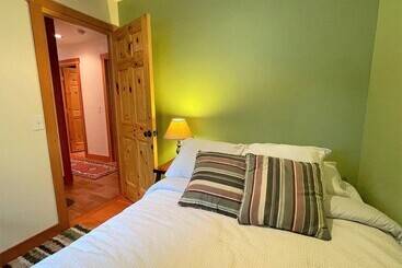 קוטג'' Elk House