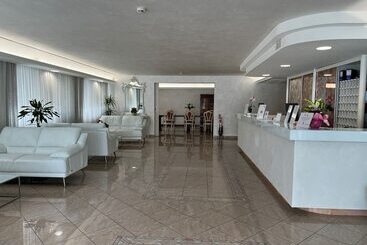 مسافرخانه Royal Plaza