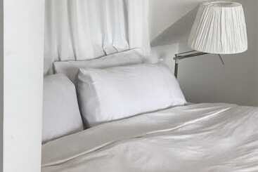 Bed and Breakfast The Music Fable