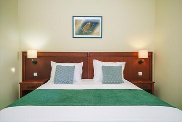 Panzió Alluring Park View Room With Breakfast Included