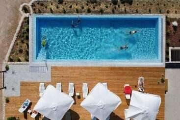 Pensão Lavish Triple Room With Breakfast Included