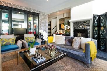 Отель Life & Leisure Boutique Guesthouse