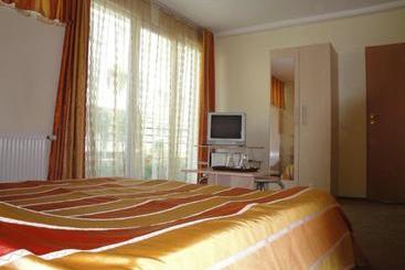 בית מלון כפרי Suri Guesthouse