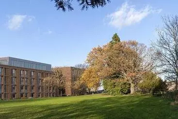 ユースホステル Comfortable Ensuite Rooms   Guildford   Campus Accommodation