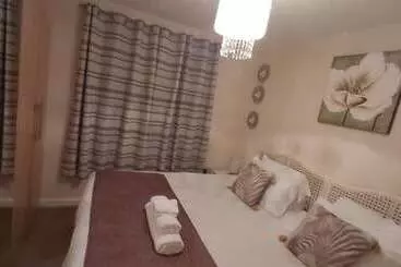 Residenssi Lovely 3 Bed House In Luton