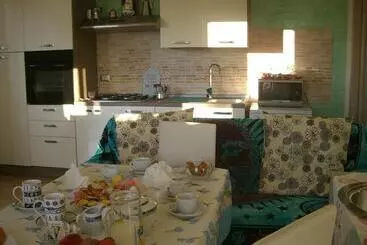 ペンション Room In Guest Room S Olivariu Village Affittacamere King Room With Roll In Shower
