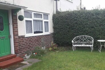 اقامتگاه Homely 4 Bed House In Manchester