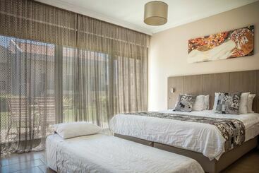 Aparthotel Royalty Suites Seaside