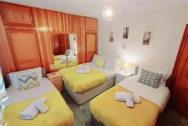 Residenza Garfield Villa Beautiful 4 Bed House In Gillingham