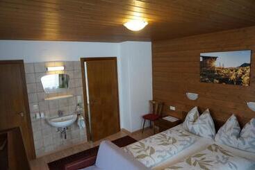 茅舍 Erbhof Innertal