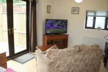 کلبه The Nook   Farm Park Stay With Hot Tub, Bbq & Fire Pit