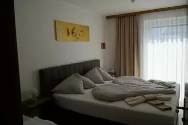 בית מלון כפרי Pension Ferienwohnung Rotar