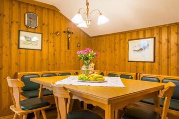 ツーリストアパートメント Am Ferienbauernhof Schmiedbauer Com Salzkammergut