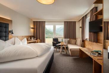 Отель Arzlerhof