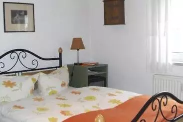 ベッドアンドブレックファースト Pension Reuss   Hotel Garni