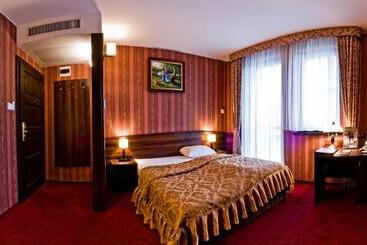 ホテル Dworski Galaktyczny Park