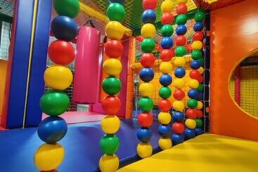 בית מלון כפרי Dworski Galaktyczny Park