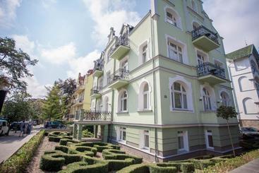 관광객 아파트 Apartamenty Villa Artis