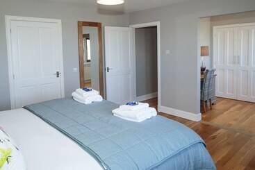 Kır Evi Corsewall Castle Farm Lodges