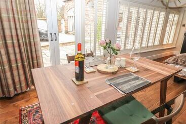 The Cottage @ The Coach House