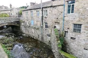 Mökkimajoitus The Hayloft