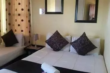 ペンション Village Court Guest House