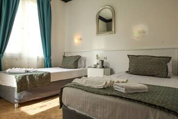 Hotel Hubble Bubble Suit