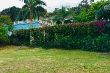 پانسیون Alpha & Omega House