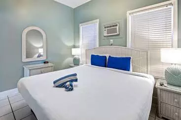 Majatalo Colors On White