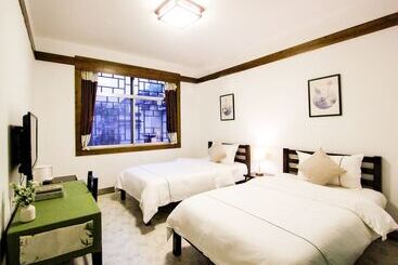 פנסיון Fenghuang Hemu House