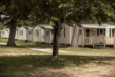 Lomakeskus Village Vacances Passion Les Bris