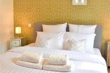 Villa Castel Chambres D Hôtes B&b