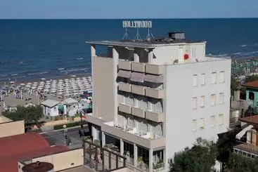 בית מלון כפרי Hollywood