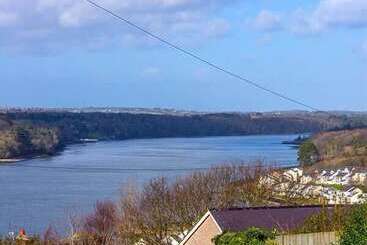 קוטג'' Crud Yr Awel