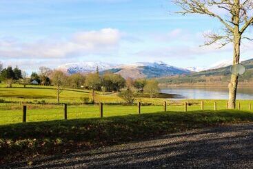 Hus på landet The Four Oaks Chalet