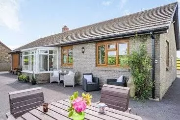 Mökkimajoitus Yr Hen Ffald