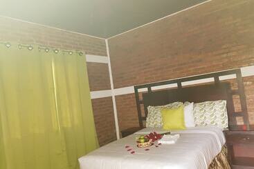 Mr Cowboy Hotel Y Restaurante