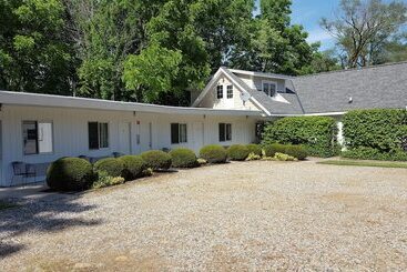 Captain S Quarters Motel