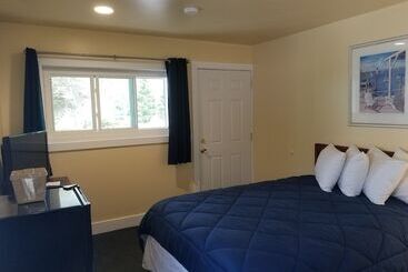 Captain S Quarters Motel