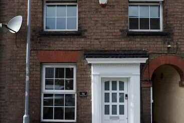 Hotel Hastings House Luton   Inhabit Short Stays