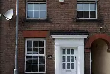 Hotelli Hastings House Luton   Inhabit Short Stays