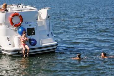 ホテル Kuhnle Tours Hafendorf Müritz