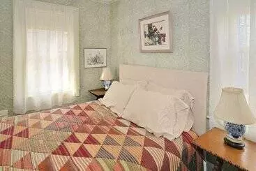 ペンション The Chestnut House