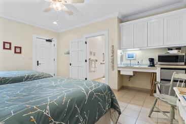 Отель Bay Town Inn