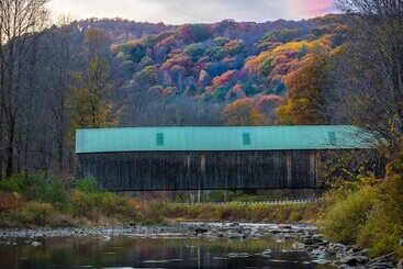 The Lincoln Inn & Restaurant At The Covered Bridge